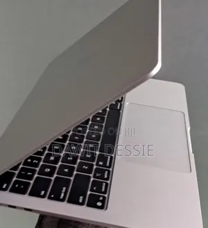 New Laptop Apple MacBook Air 2025 M4 13-Inch 16GB Apple M4 SSD 256GB