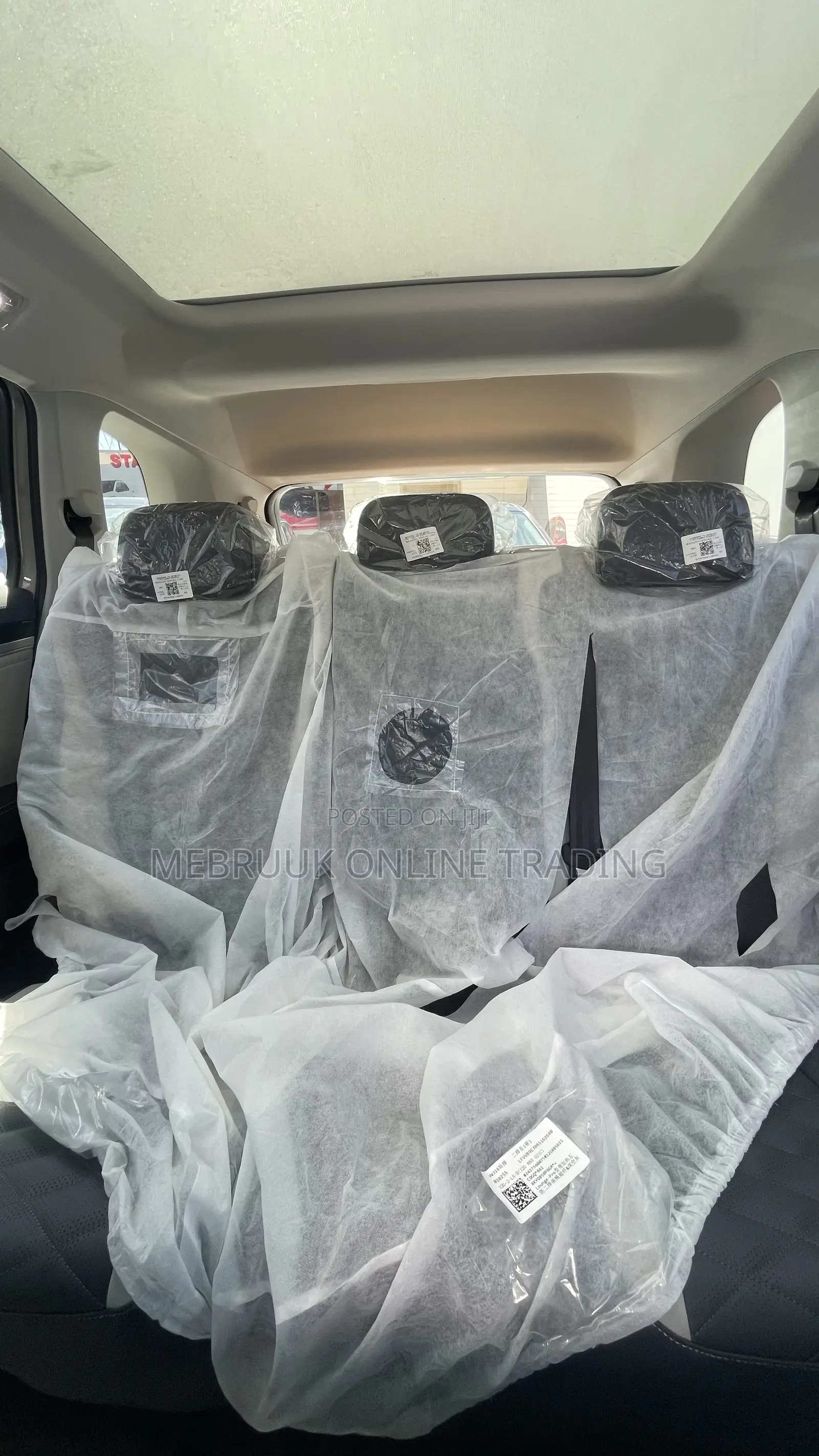 Volkswagen ID.6 2023 Gold