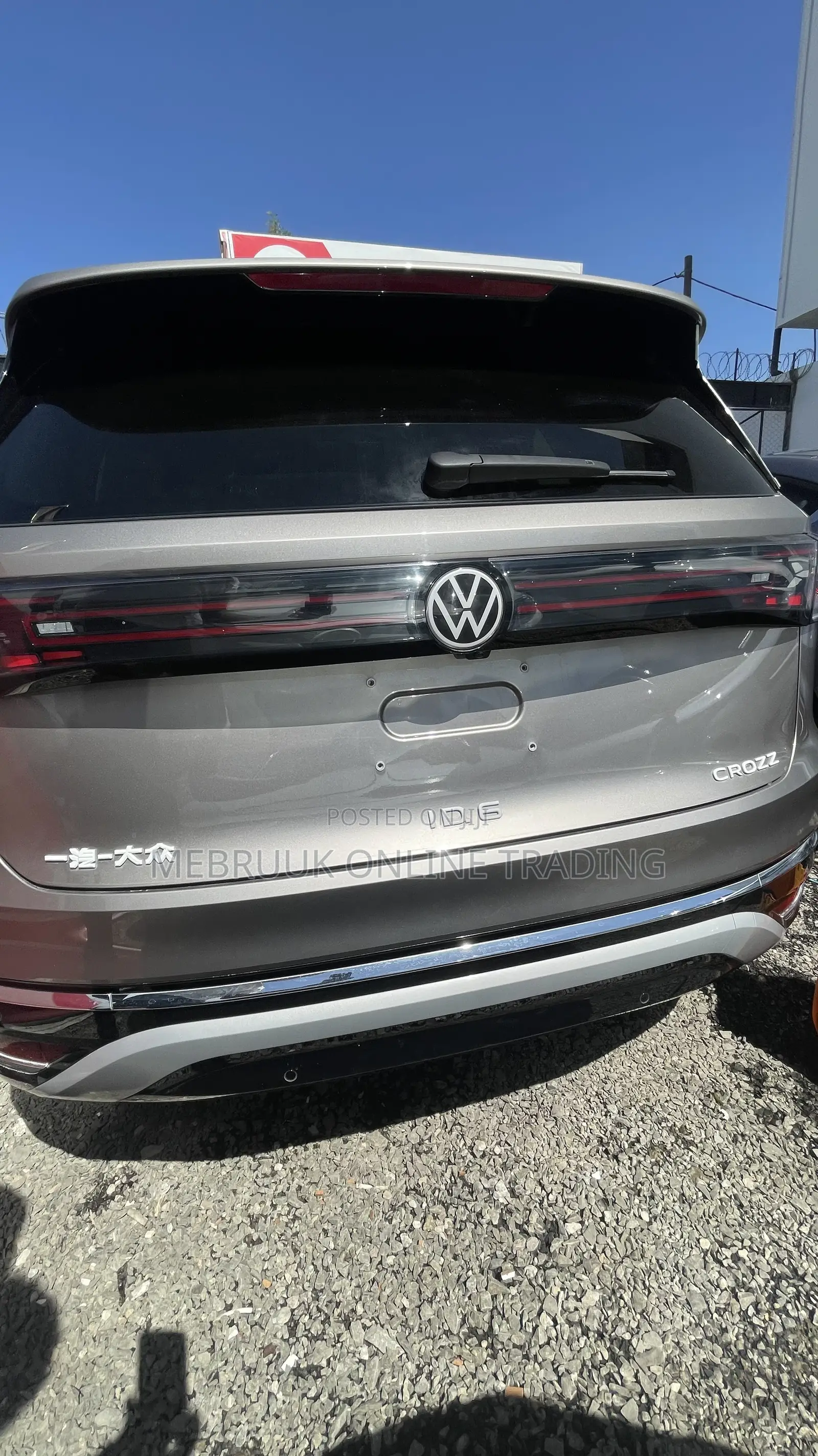 Volkswagen ID.6 2023 Gold