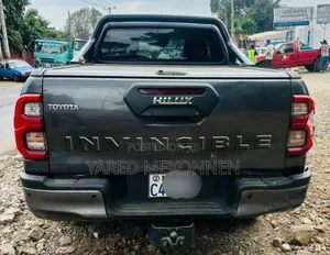 Toyota Hilux 2022 Gray