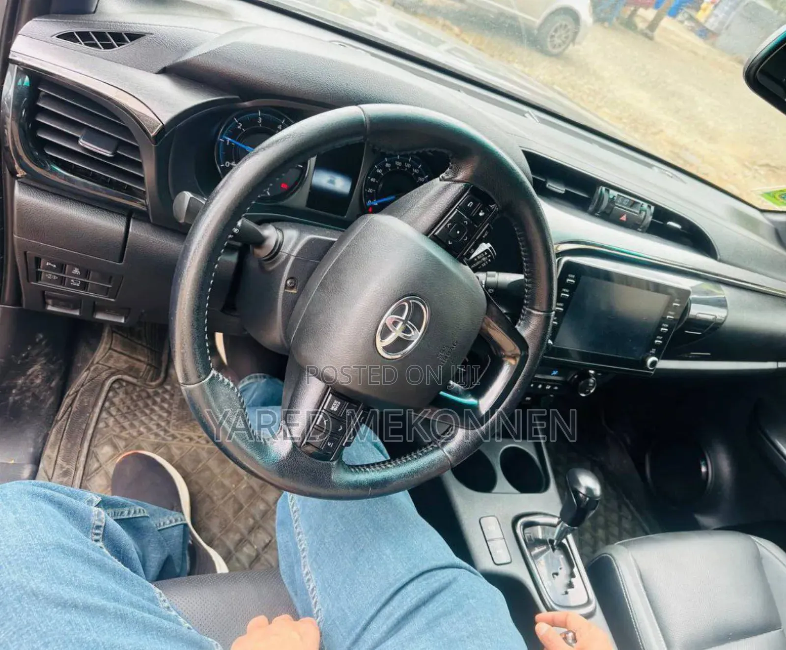 Toyota Hilux 2022 Gray