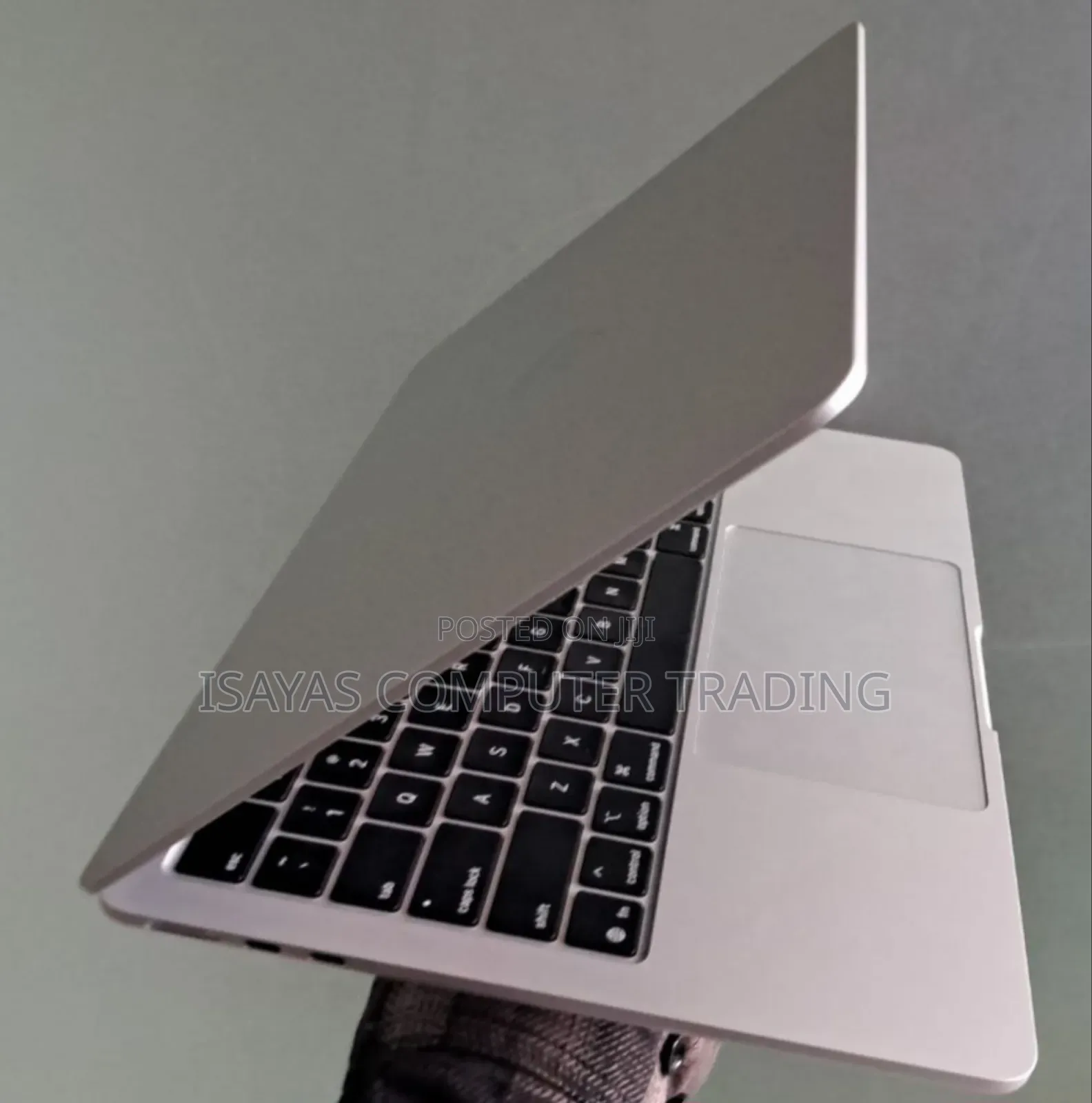 New Laptop Apple MacBook Air 2025 M4 13-Inch 16GB SSD 256GB