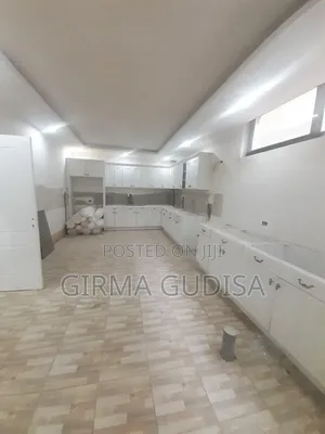 Furnished 10bdrm House in መገናኛ አካባቢ, Yeka for sale