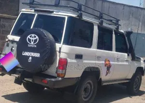 Photo - Toyota Land Cruiser 2018 White