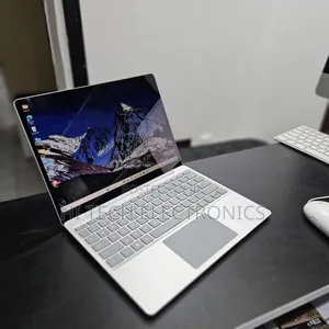 New Laptop Microsoft Surface 8GB Intel Core I5 SSD 128GB