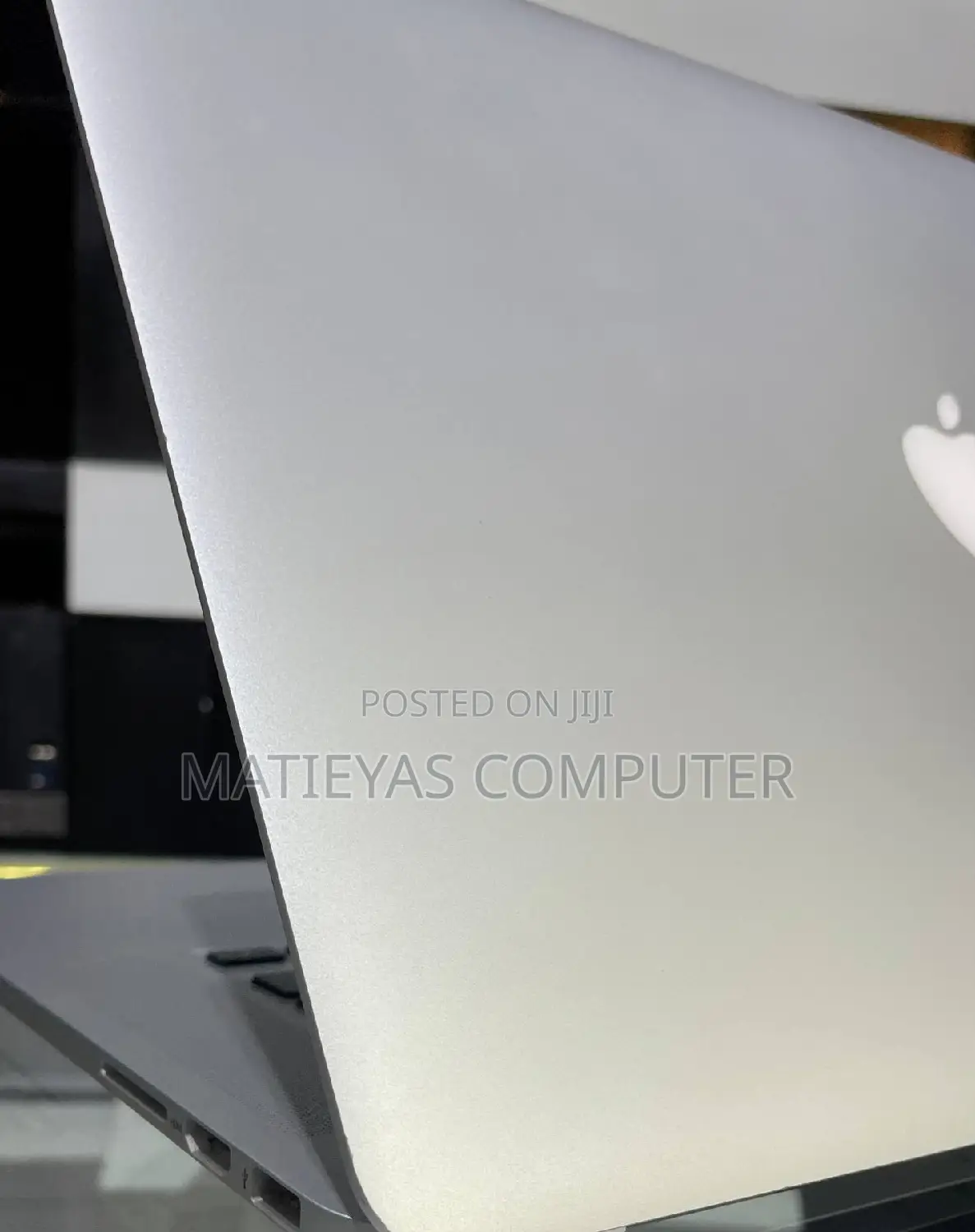 New Laptop Apple MacBook Pro 2015 16GB Intel Core I7 SSD 256GB