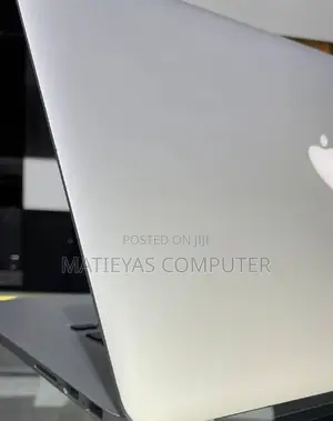 New Laptop Apple MacBook Pro 2015 16GB Intel Core I7 SSD 256GB