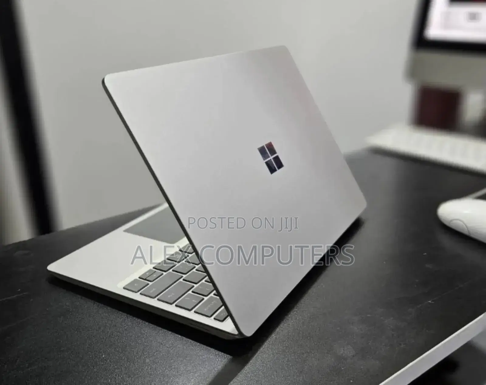 New Laptop Microsoft Surface 8GB Intel Core i5 SSD 128GB