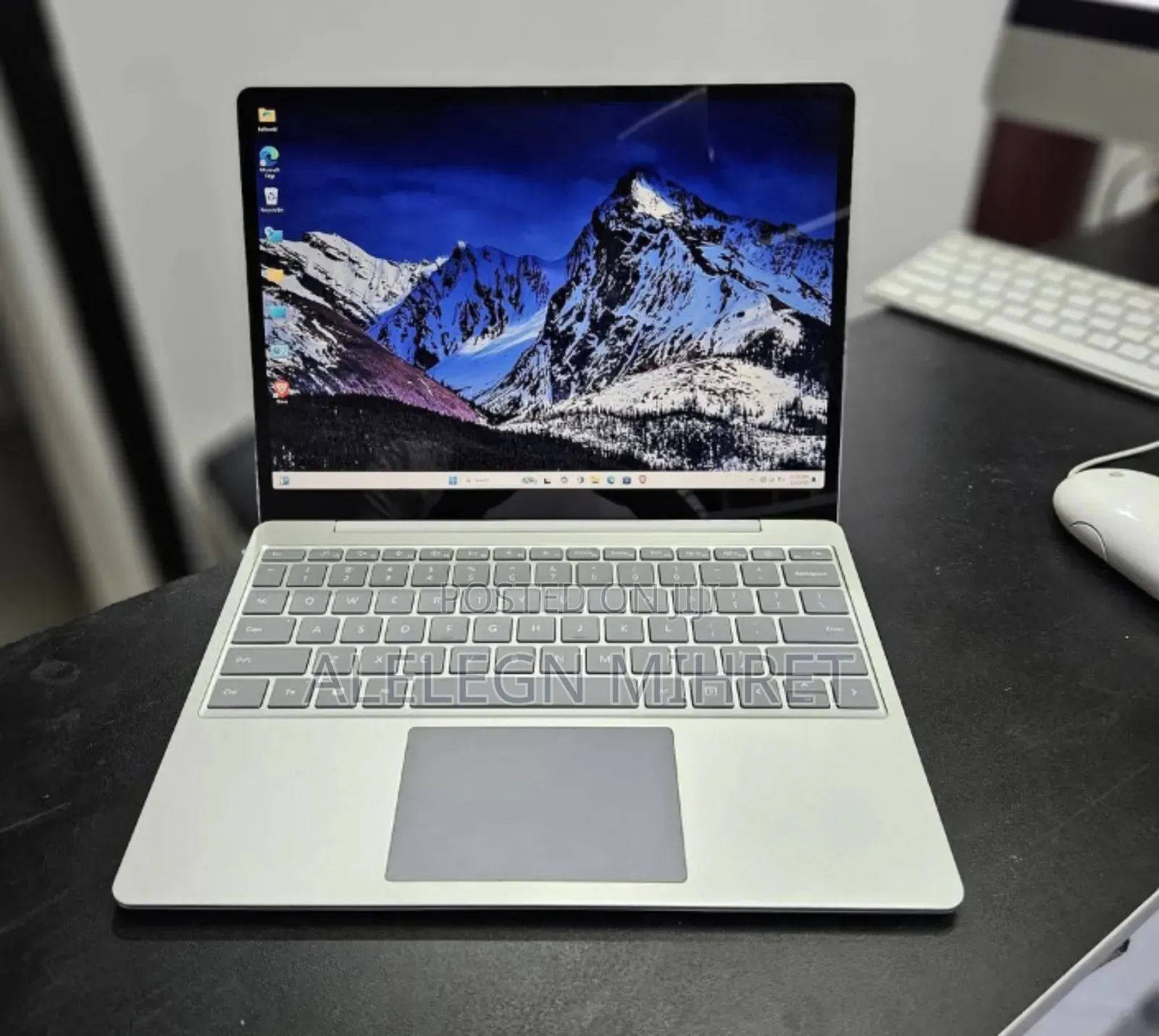 New Laptop Microsoft Surface 8GB Intel Core I5 SSD 128GB