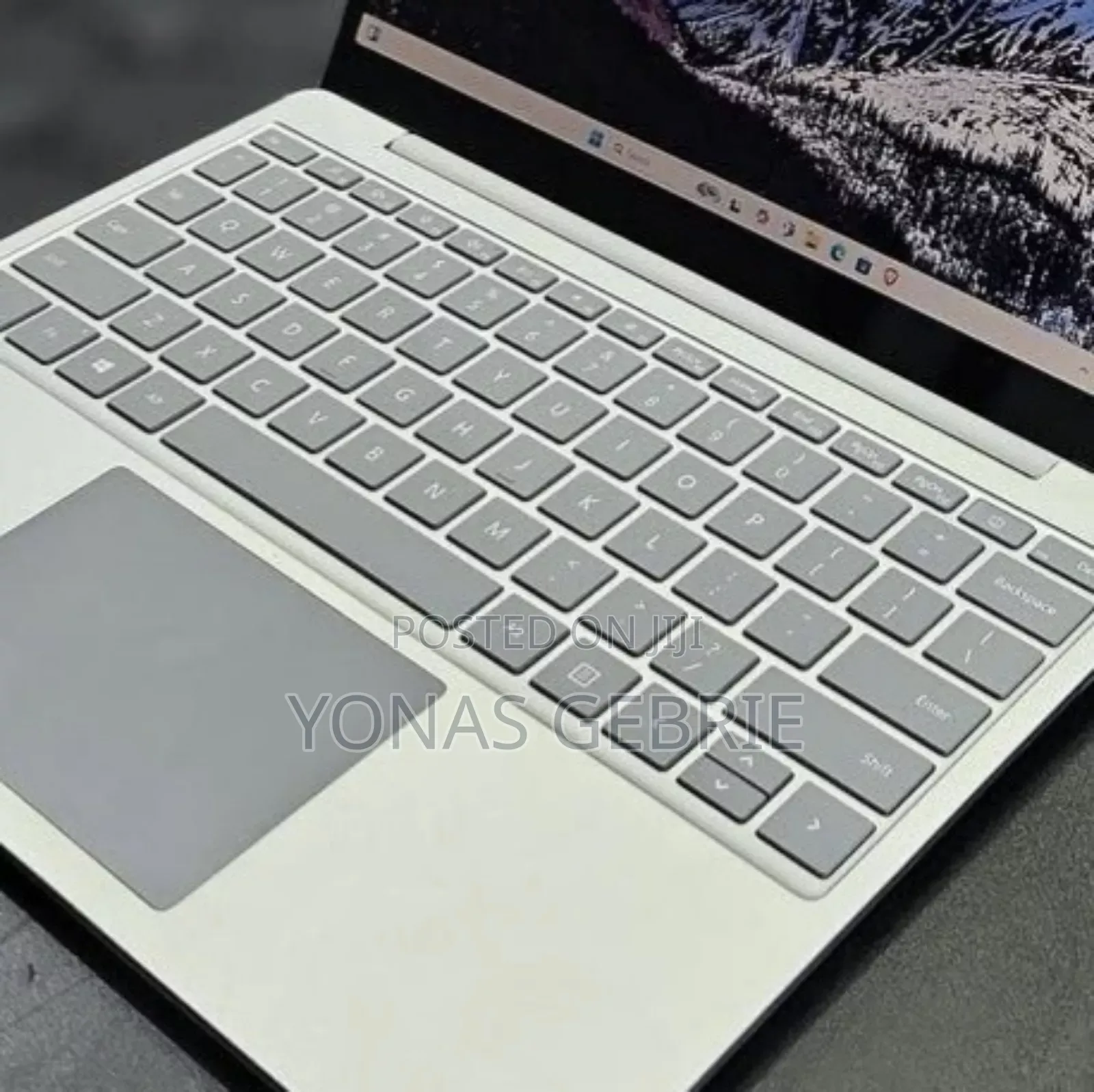 New Laptop Microsoft Surface 8GB Intel Core I5 SSD 128GB