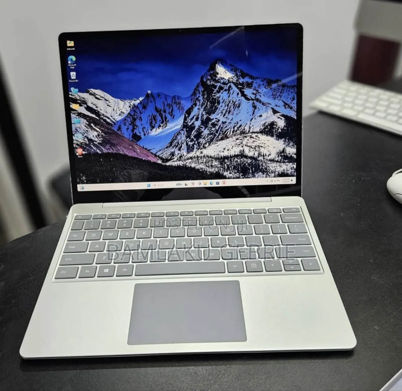 New Laptop Microsoft Surface Laptop Go 8GB Intel Core I5 SSD 128GB