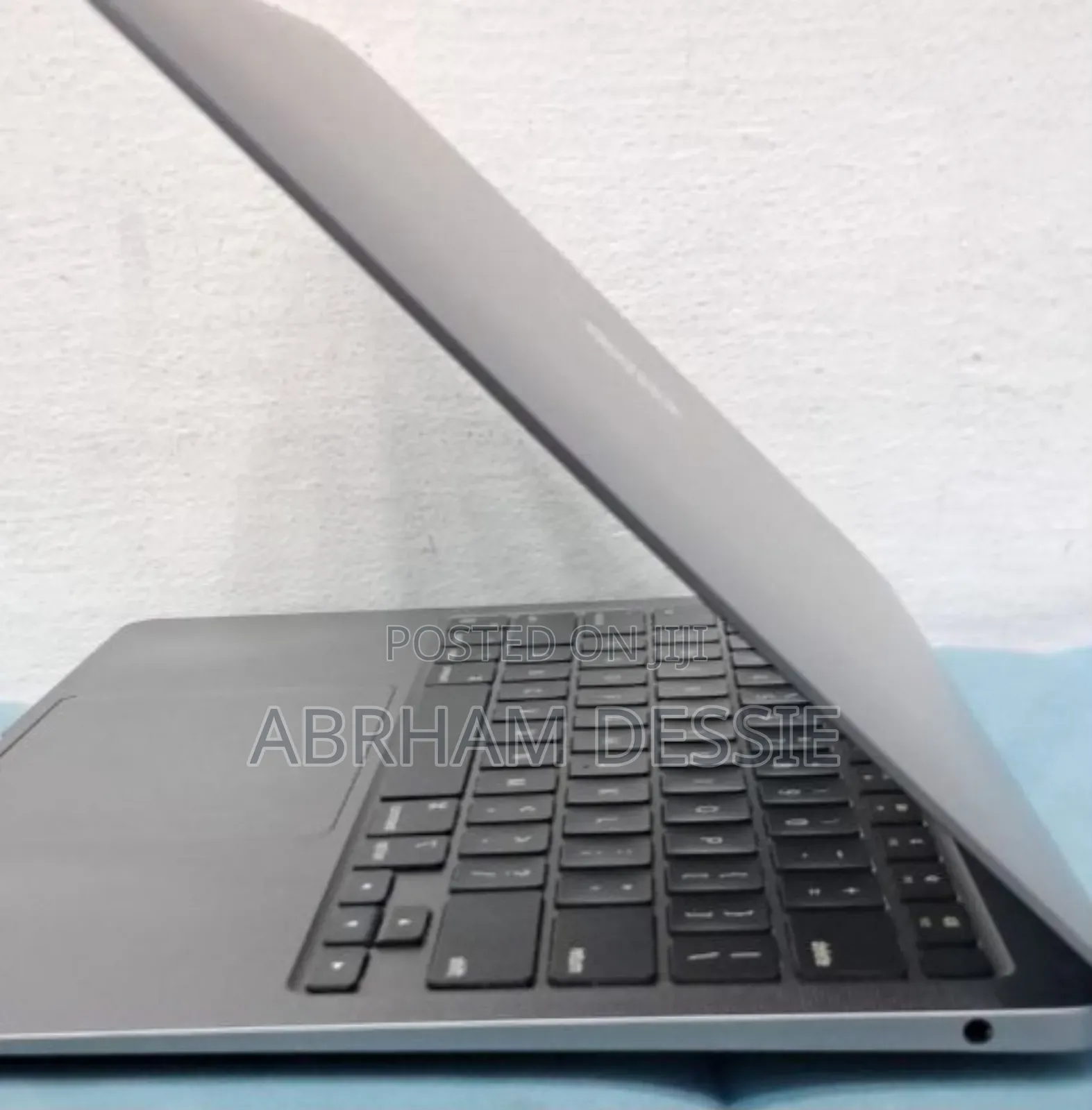 New Laptop Apple MacBook Air 2022 M2 8GB Apple M2 SSD 256GB