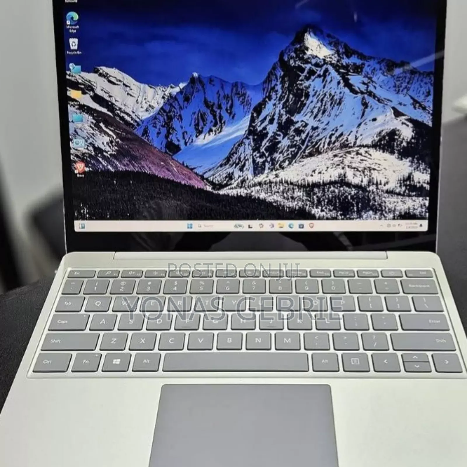 New Laptop Microsoft Surface 8GB Intel Core I5 SSD 128GB