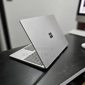 New Laptop Microsoft Surface 8GB Intel Core I5 SSD 128GB