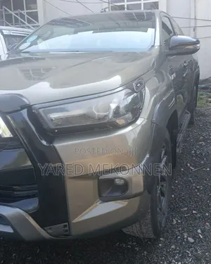 Toyota Hilux 2021 Gold