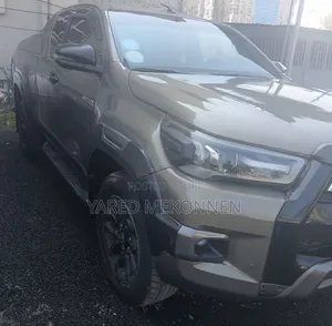 Toyota Hilux 2021 Gold