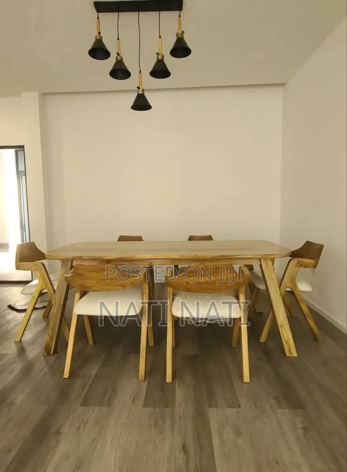 Dining Table የሳሎን ጠረጴዛ