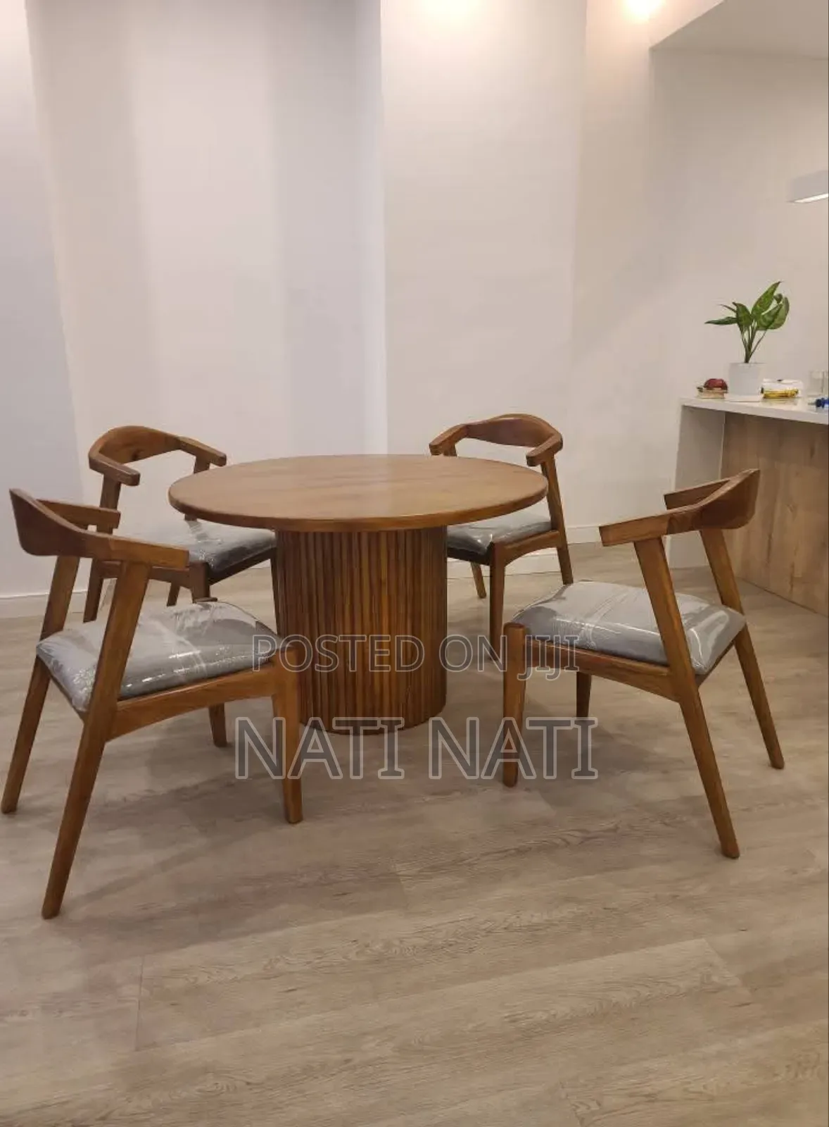 Dining Table የሳሎን ጠረጴዛ