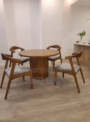 Dining Table የሳሎን ጠረጴዛ