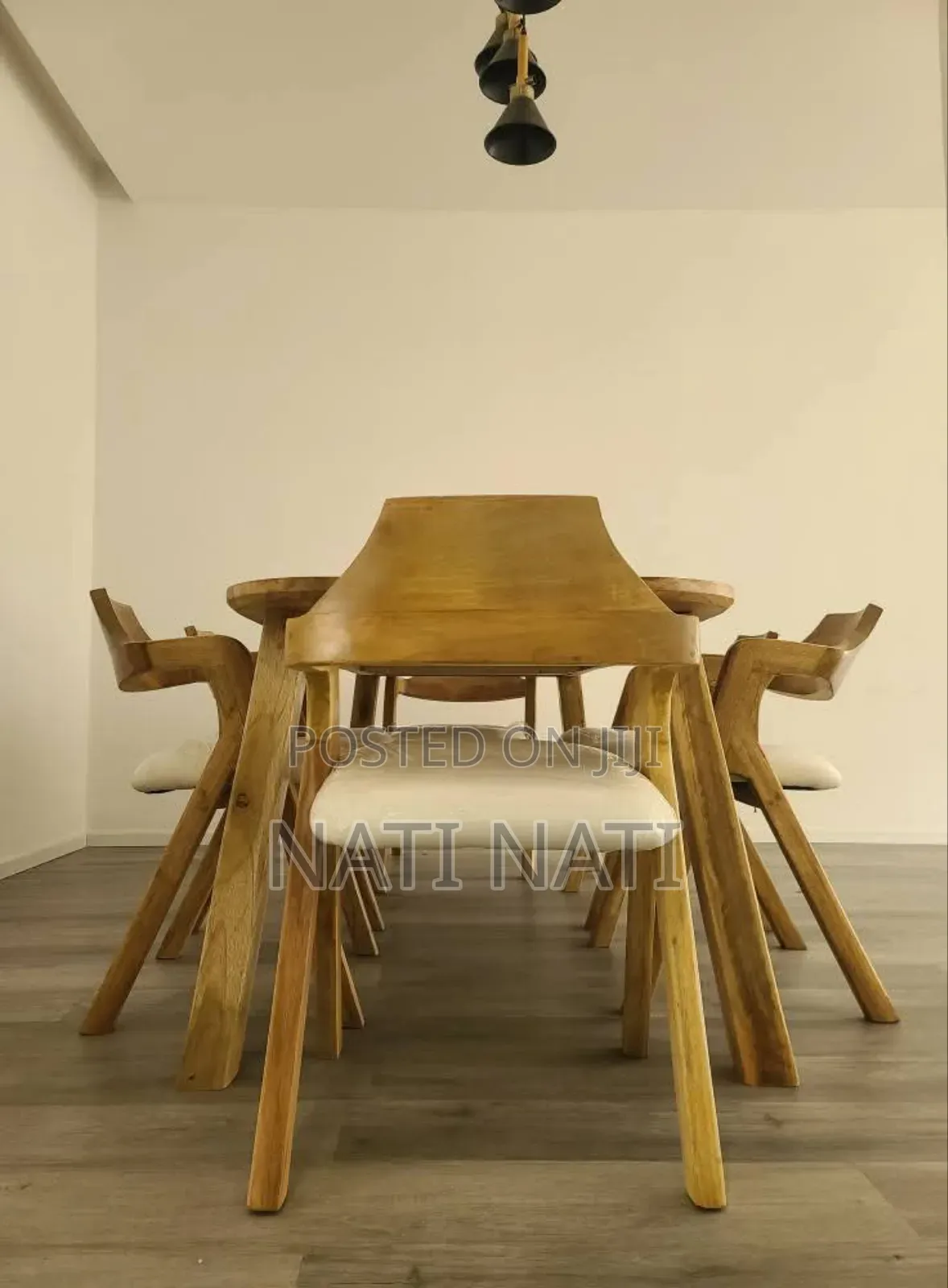 Dining Table የሳሎን ጠረጴዛ