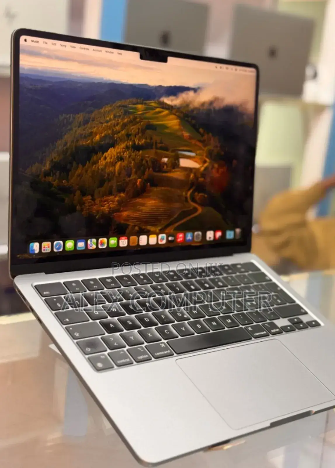 New Laptop Apple MacBook Air 2022 M2 8GB Apple M2 SSD 256GB