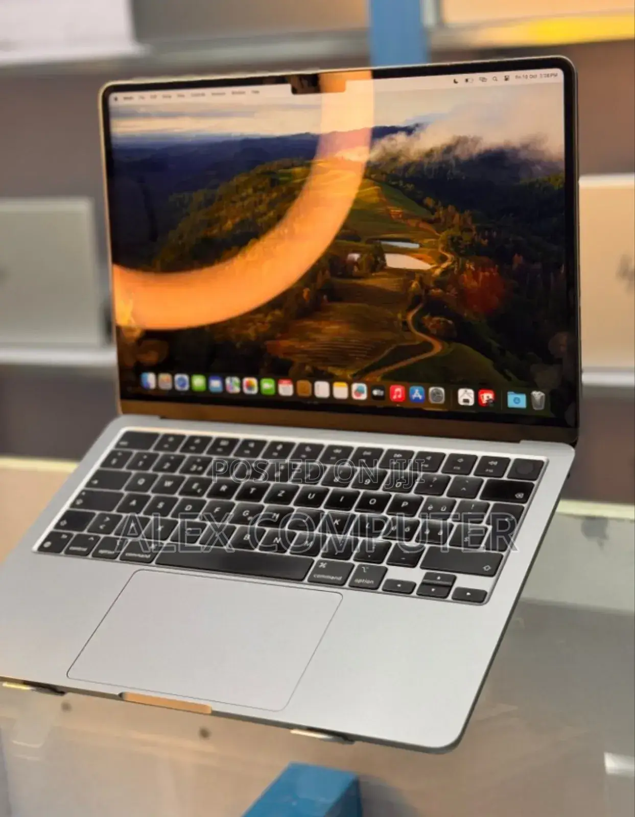 New Laptop Apple MacBook Air 2022 M2 8GB Apple M2 SSD 256GB