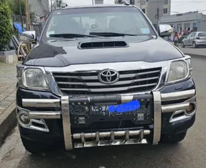 Photo - Toyota Hilux 2014 Gray