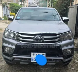 Photo - Toyota Hilux 2019 Silver