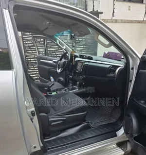 Toyota Hilux 2019 Silver