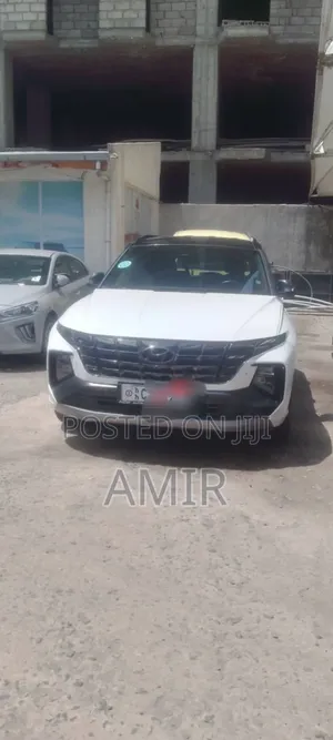 Photo - Hyundai Tucson 2022 White