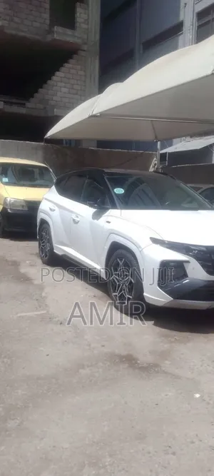 Hyundai Tucson 2022 White