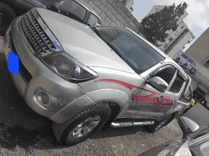 Toyota Hilux 2010 Silver
