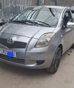 Photo - Toyota Yaris 2007 Silver