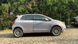 Toyota Yaris 2010 Silver