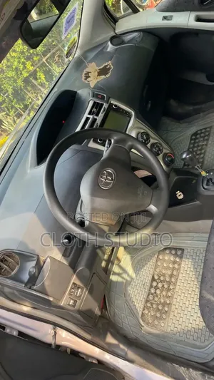 Toyota Yaris 2010 Silver