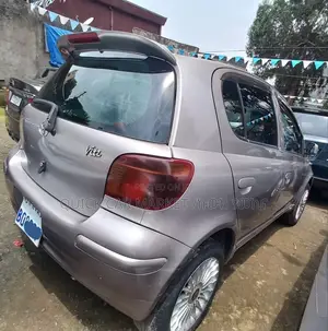 Toyota Vitz 1.0 FWD 3dr 2002 Gray