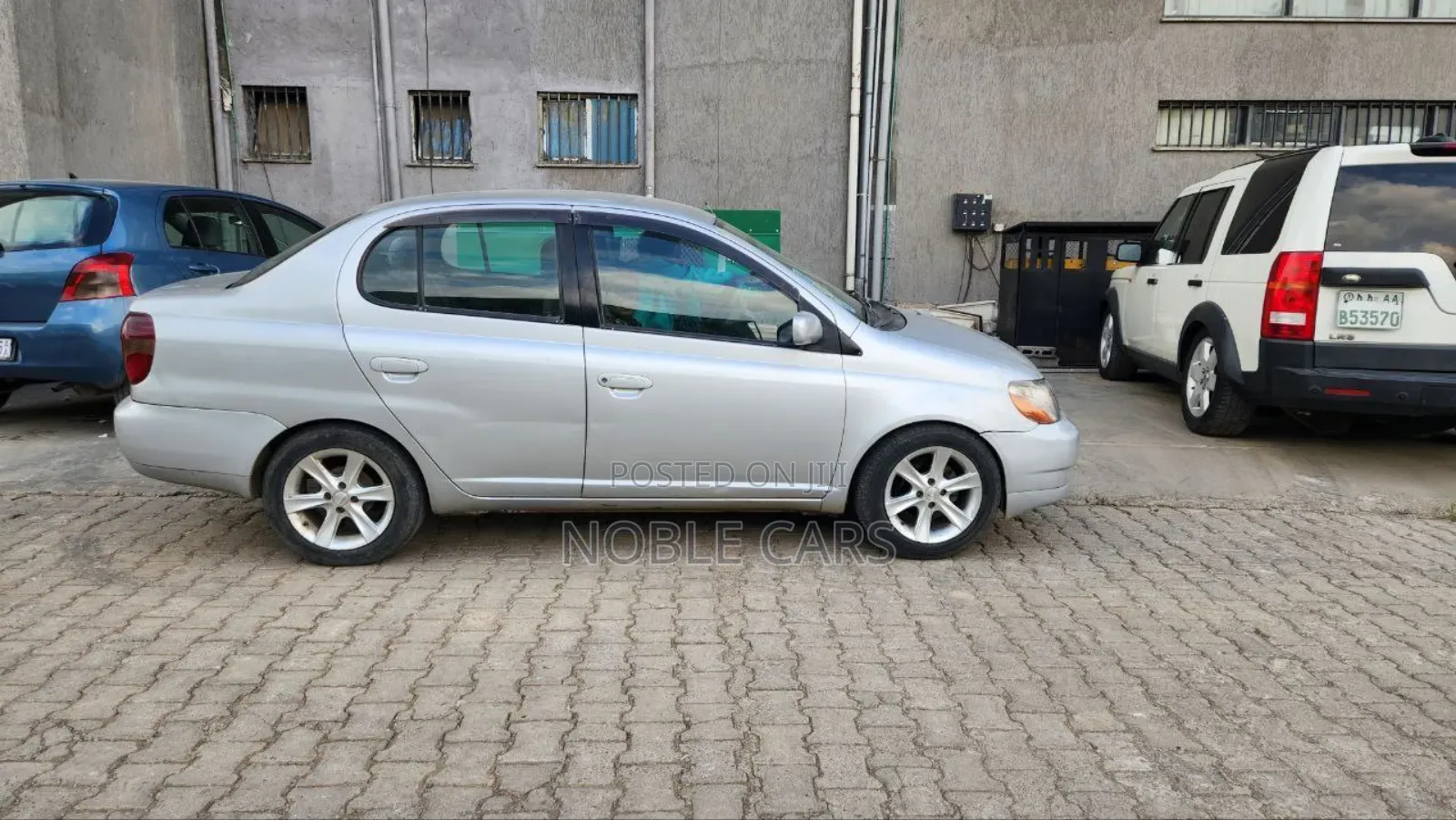 Toyota Platz 2000 Silver