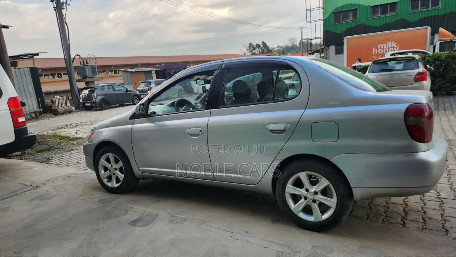 Toyota Platz 2000 Silver