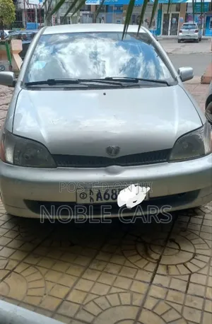 Toyota Platz 2000 Silver