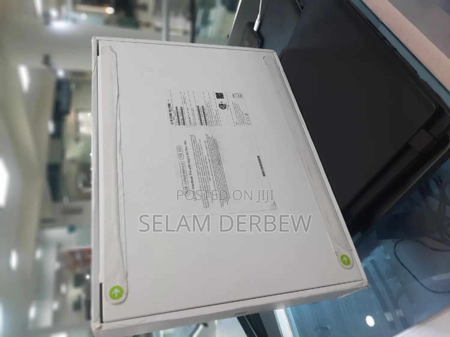 New Laptop Apple MacBook Pro 2022 M2 16GB Apple M2 SSD 1T