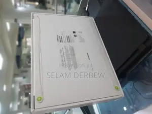 New Laptop Apple MacBook Pro 2022 M2 16GB Apple M2 SSD 1T