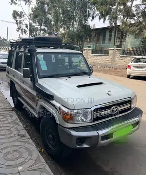 Toyota Land Cruiser 2017 White