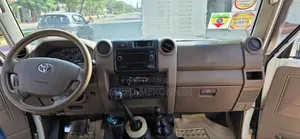 Toyota Land Cruiser 2017 White