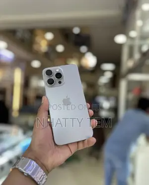 Photo - Apple iPhone 15 Pro Max 256 GB Gold