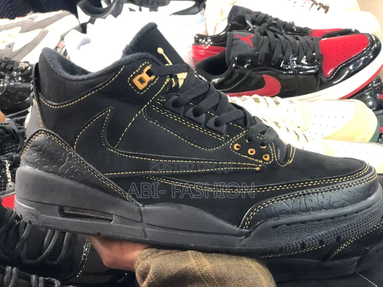 Jordan 4 X Travis Scoot