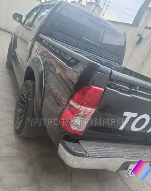 Toyota Hilux 2013 Black