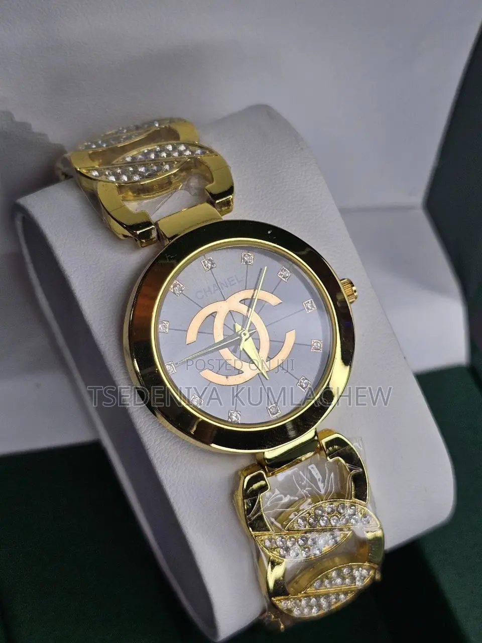 Ck Ladies Elegant Golden Color Hand Watch With Different Style