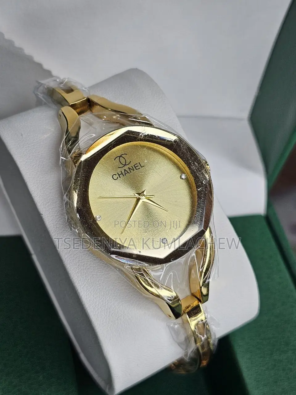 Ck Ladies Elegant Golden Color Hand Watch With Different Style