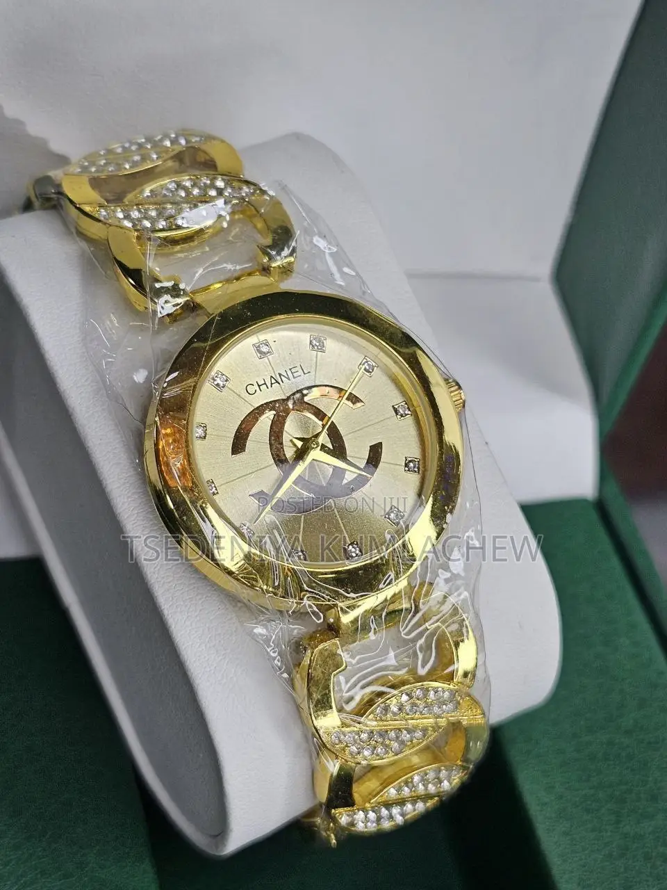Ck Ladies Elegant Golden Color Hand Watch With Different Style