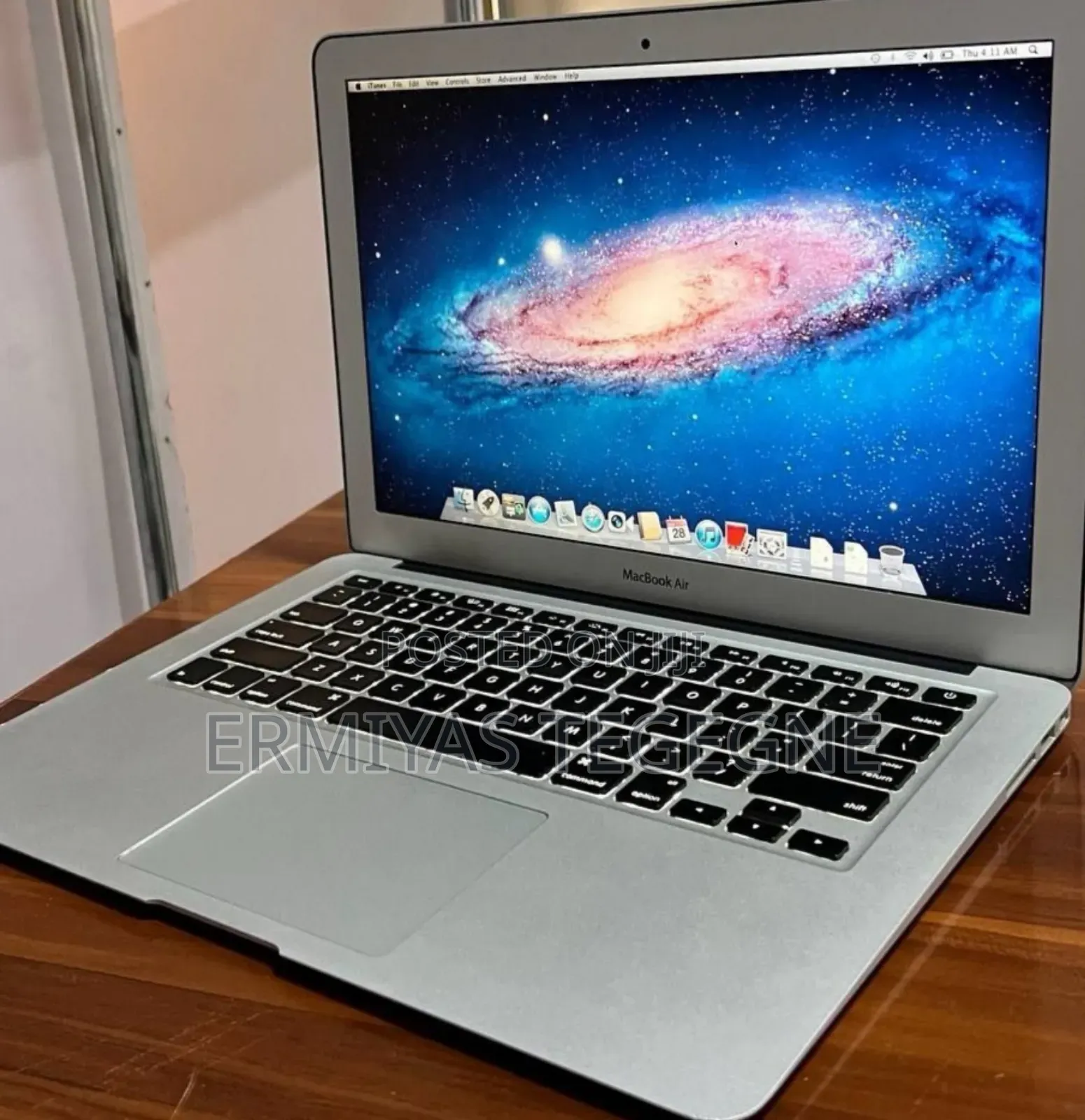 New Laptop Apple MacBook 8GB Intel Core I5 SSD 256GB